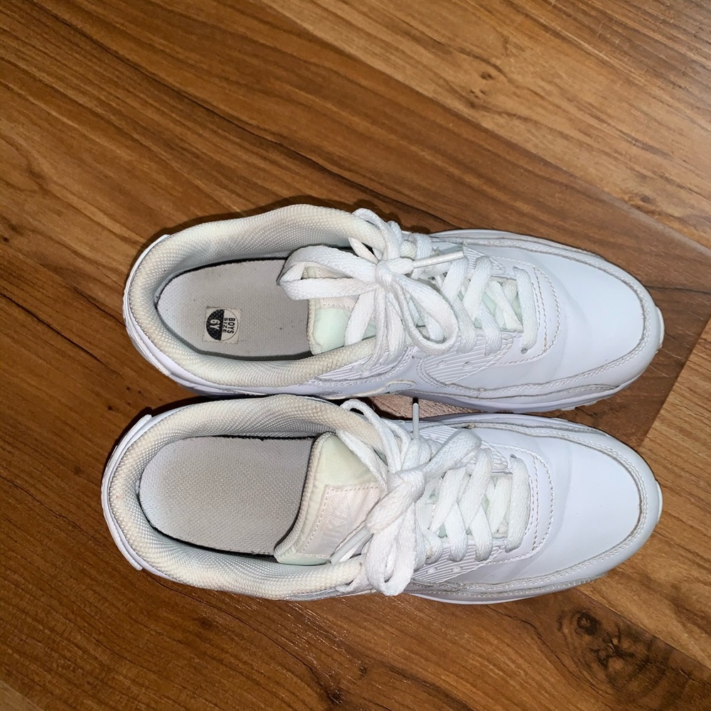 White AirMax 90 Size 6 Y/ 7 Women's